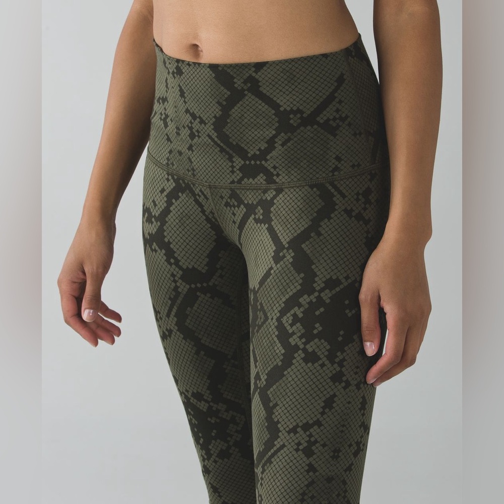Lululemon Wunder Under Cropped Leggings